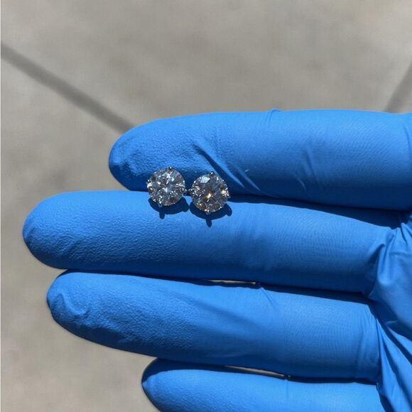 Moissanite Diamond Stud Earrings 2 Carats - Picture 1 of 4